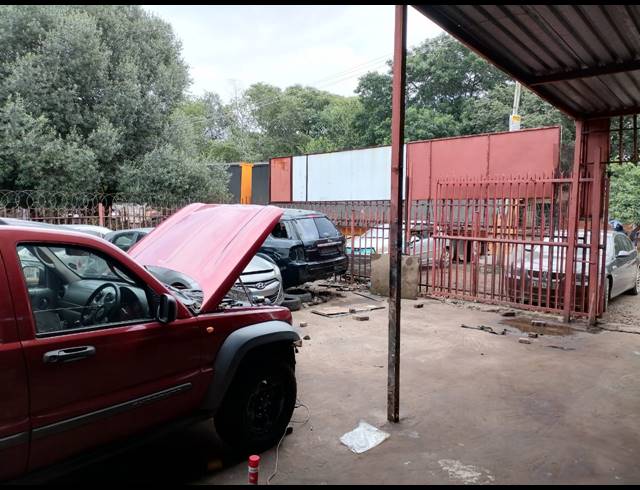 150M² WORKSHOP FOR SALE IN RUSTENBURG CENTRAL